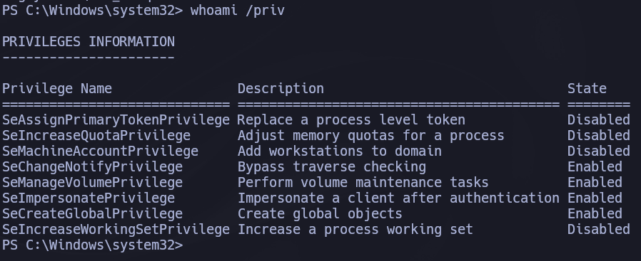 whoami /priv mostrando SeImpersonatePrivilege habilitado para la cuenta svc_mssql